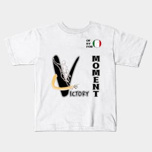 Dynamic Italy Football Player Pose V2-5 Kids T-Shirt